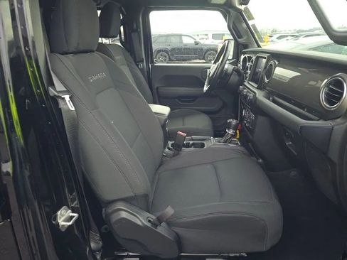 Used 2022 Jeep Wrangler Unlimited Sahara w/ Cold Weather Group image 9