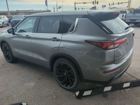 Used 2022 Mitsubishi Outlander SE image 5