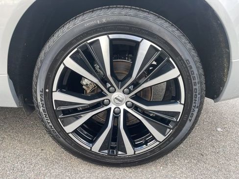 Certified 2025 Volvo XC60 B5 Plus image 7