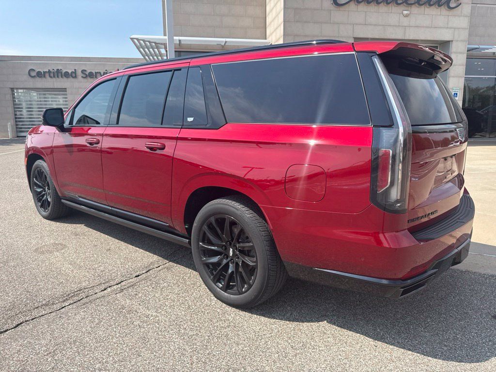 Used 2022 Cadillac Escalade ESV Sport Platinum w/ LPO, ONYX Package AWD/4WD image 5