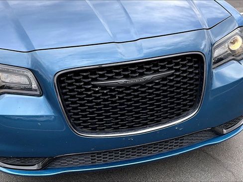 Used 2022 Chrysler 300 Touring w/ Sport Appearance Package RWD image 16