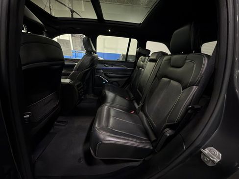 Used 2022 Jeep Grand Cherokee Overland AWD/4WD image 38