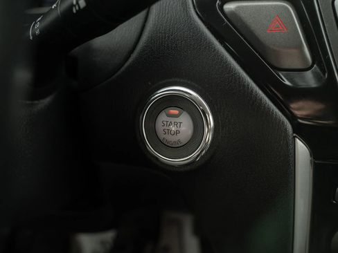 Used 2019 Nissan Pathfinder SV image 25