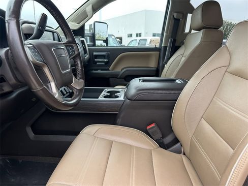 Used 2019 GMC Sierra 3500 Denali w/ Duramax Plus Package image 14