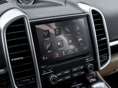 Used 2017 Porsche Cayenne S image 28