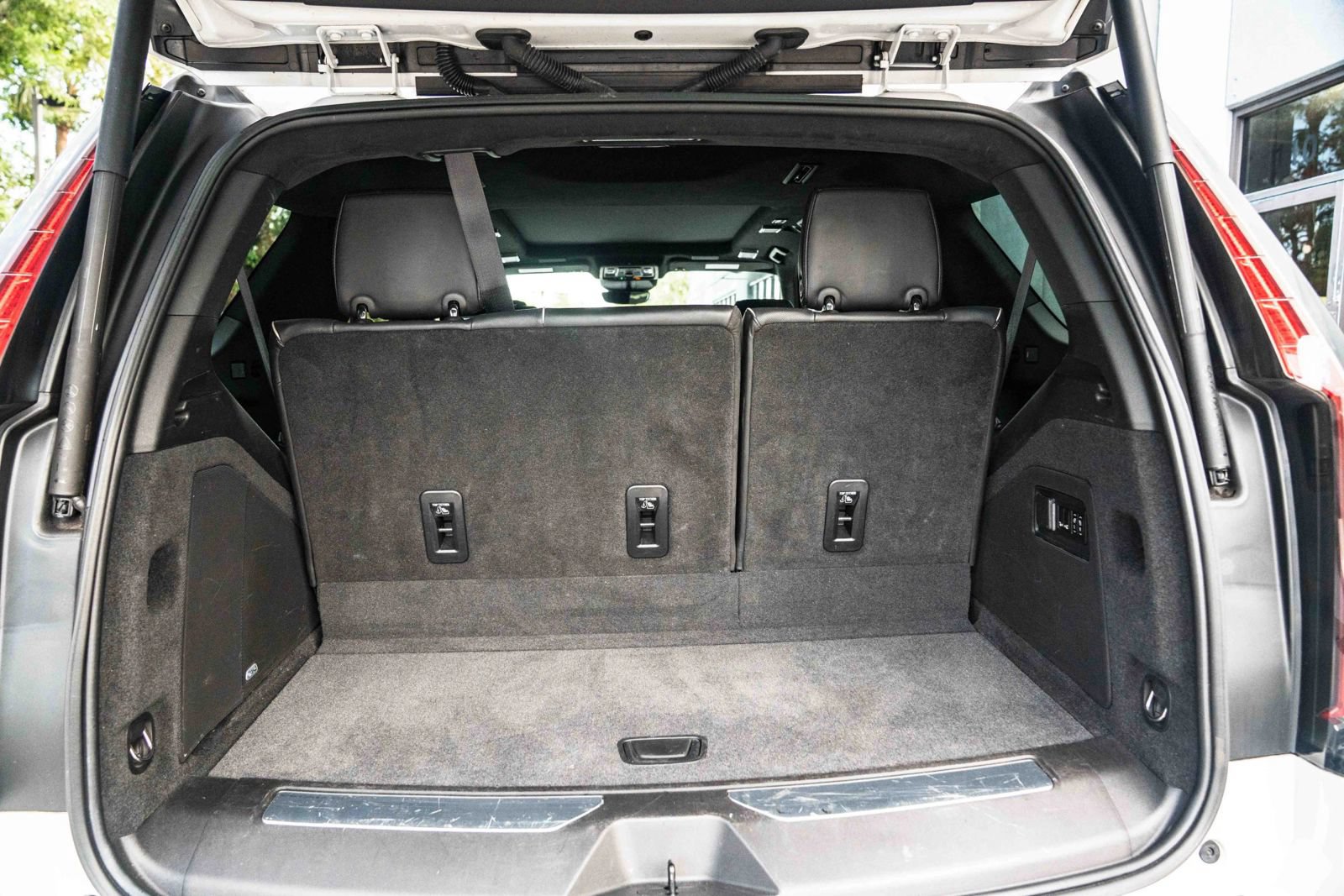 Used 2021 Cadillac Escalade Sport Platinum w/ LPO, ONYX Package AWD/4WD image 31