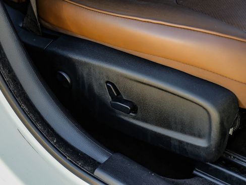 Used 2019 Chrysler 300 Limited image 42