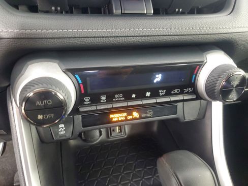 Used 2019 Toyota RAV4 XLE w/ Carpet Mat Package FWD image 19