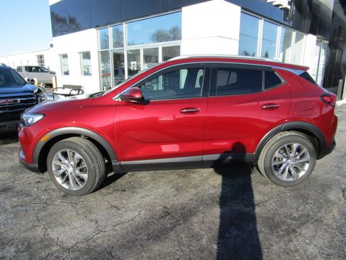 Used 2022 Buick Encore GX Essence w/ Experience Buick Package image 3