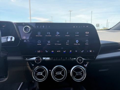 Used 2024 Chevrolet Blazer EV LT AWD/4WD image 23