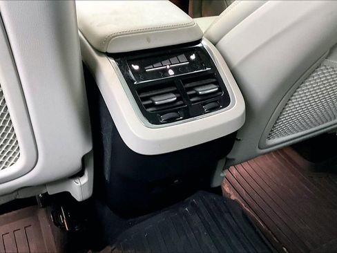 Certified 2023 Volvo XC60 B5 Ultimate w/ Climate Package image 32