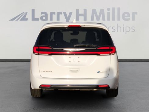 Used 2022 Chrysler Pacifica Touring-L image 5