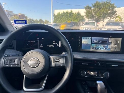 Used 2025 Nissan Kicks SV w/ Interior Electronics Package FWD image 10