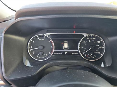 Used 2022 Nissan Rogue SV image 9