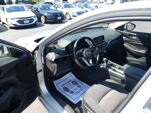 Used 2022 Nissan Altima 2.5 S FWD image 9