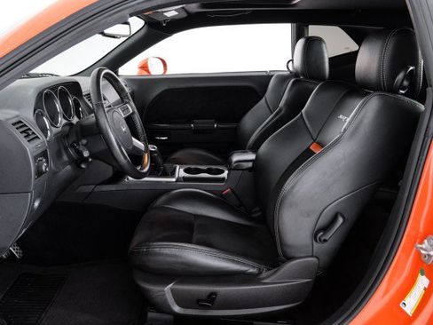 Used 2009 Dodge Challenger SRT8 w/ SRT Option Group II RWD image 27