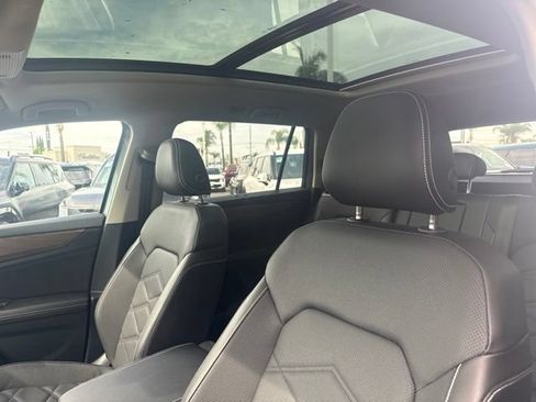 Used 2024 Volkswagen Atlas SE AWD/4WD image 8