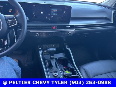 Used 2025 Kia Sorento EX w/ Panoramic Sunroof Package image 13