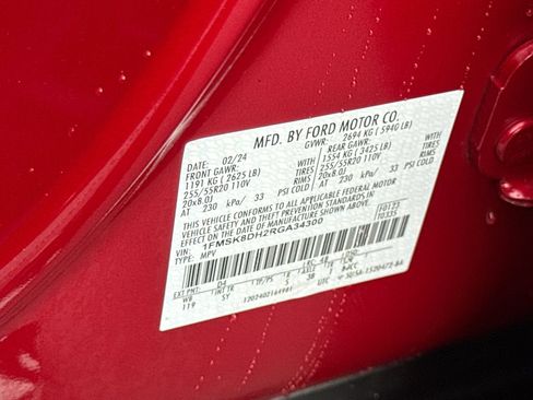 Used 2024 Ford Explorer XLT w/ Equipment Group 202A AWD/4WD image 36