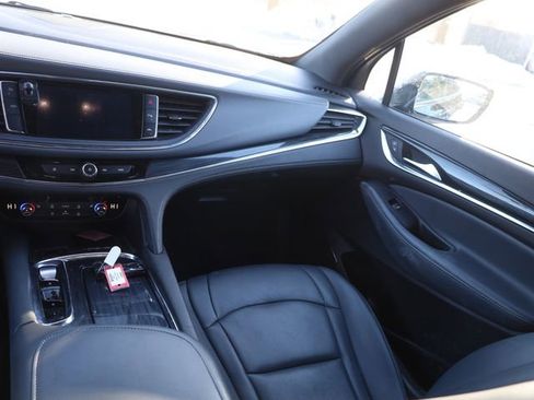 Used 2023 Buick Enclave Essence AWD/4WD image 20