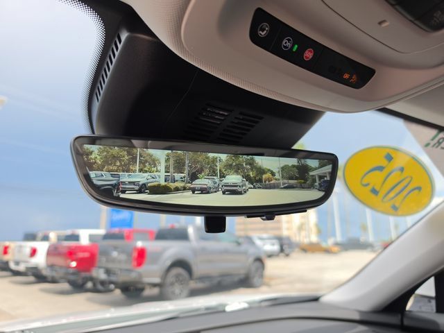 Used 2025 Buick Envision Avenir AWD/4WD image 32