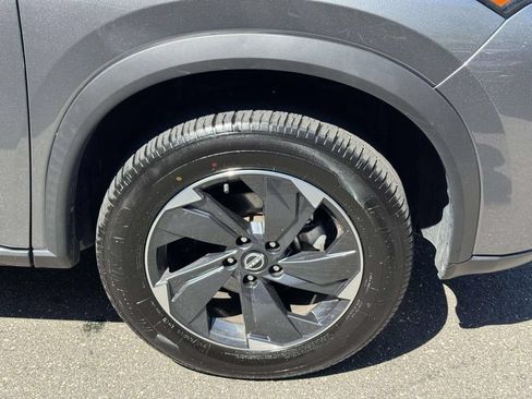 Used 2024 Nissan Rogue SV AWD/4WD image 9