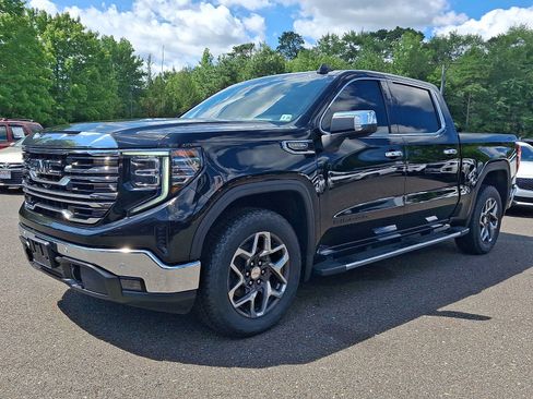 Used 2023 GMC Sierra 1500 SLT w/ SLT Premium Plus Package AWD/4WD image 3