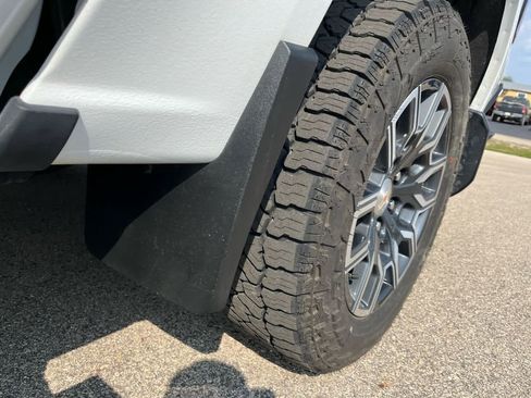 Used 2024 Chevrolet Colorado LT w/ LT Convenience Package III image 16