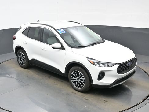 Used 2025 Ford Escape SE FWD image 26