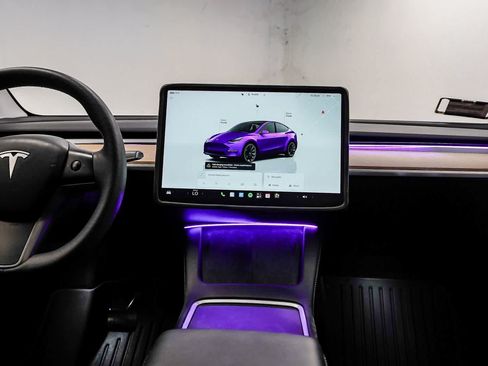 Used 2023 Tesla Model Y AWD image 13