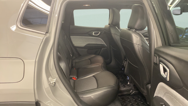 Used 2023 Jeep Compass Latitude w/ Sun and Sound Group AWD/4WD image 34