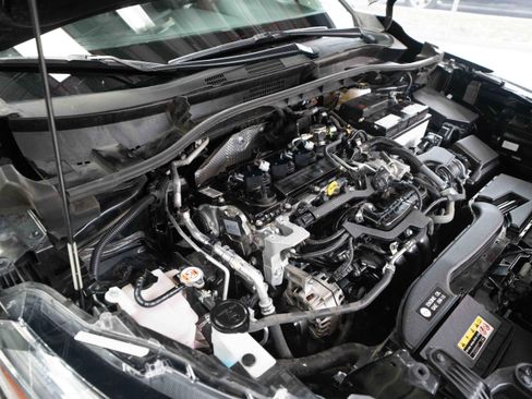 Used 2023 Toyota Corolla Cross XLE image 32