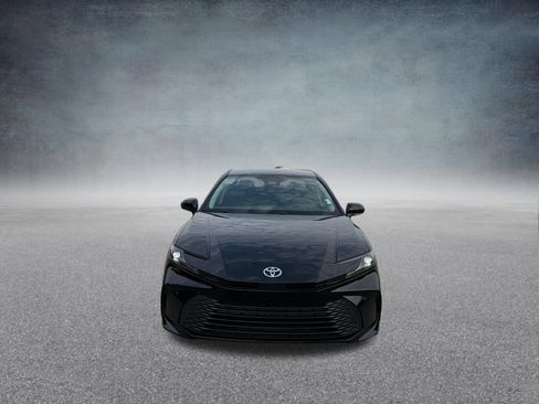 Used 2025 Toyota Camry LE FWD image 12