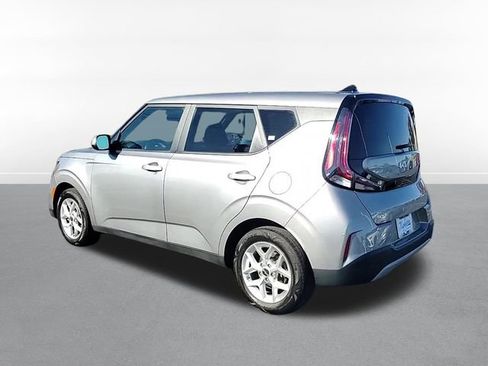 Used 2023 Kia Soul LX w/ Option Group 015 image 5
