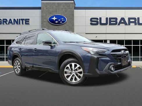 Used 2025 Subaru Outback Premium image 3