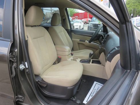 Used 2012 Hyundai Santa Fe GLS FWD image 11