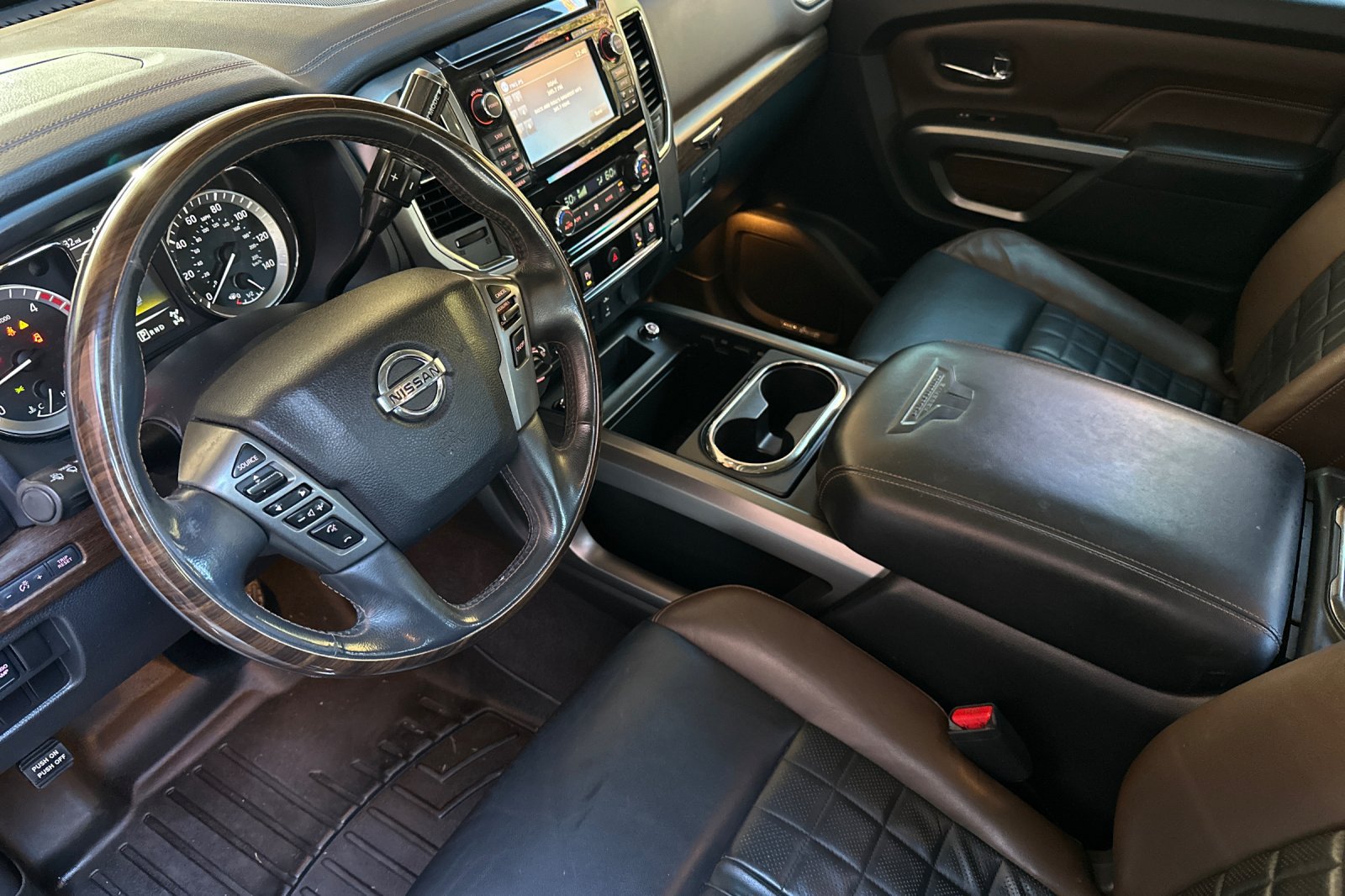 Used 2017 Nissan Titan Platinum Reserve AWD/4WD image 10