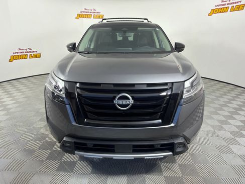 Certified 2024 Nissan Pathfinder SL w/ Black Appearance Package FWD image 9
