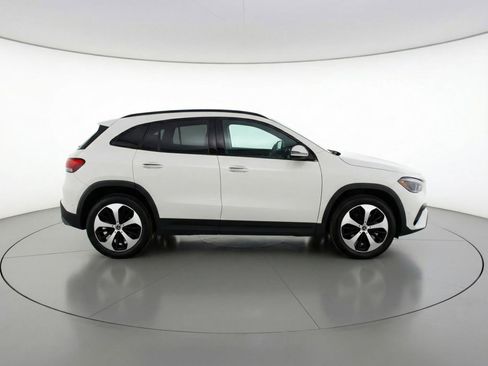 Used 2025 Mercedes-Benz GLA 250 4MATIC image 9