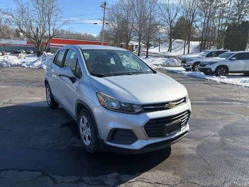 Used 2017 Chevrolet Trax LS image 3