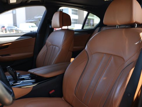 Used 2019 BMW M550i xDrive image 9