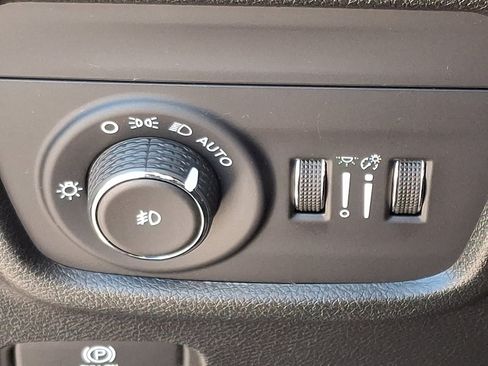 Used 2023 Jeep Grand Cherokee Limited image 25