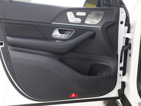 Used 2023 Mercedes-Benz GLS 580 4MATIC image 23