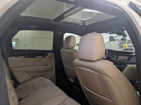 Used 2017 Cadillac XT5 Luxury w/ Driver Awareness Package AWD/4WD image 21