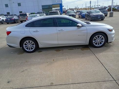 Used 2017 Chevrolet Malibu Hybrid w/ Leather Package image 15