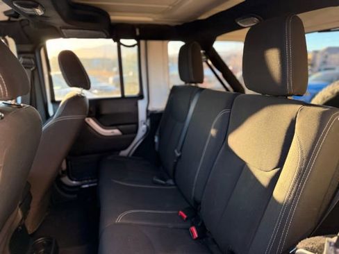 Used 2018 Jeep Wrangler Unlimited Sahara AWD/4WD image 17