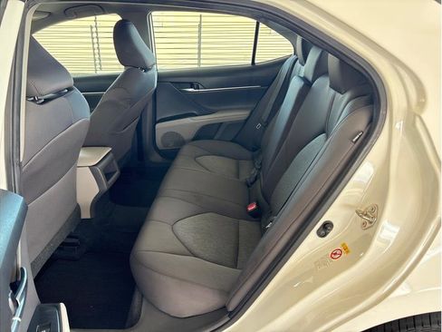 Used 2019 Toyota Camry LE image 11