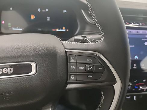 New 2025 Jeep Grand Cherokee L Limited w/ Luxury Tech Group II AWD/4WD image 16