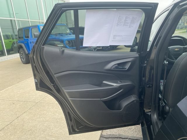 Used 2025 Chevrolet Trax LT FWD image 19