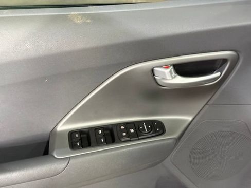 Used 2017 Kia Niro LX FWD image 9